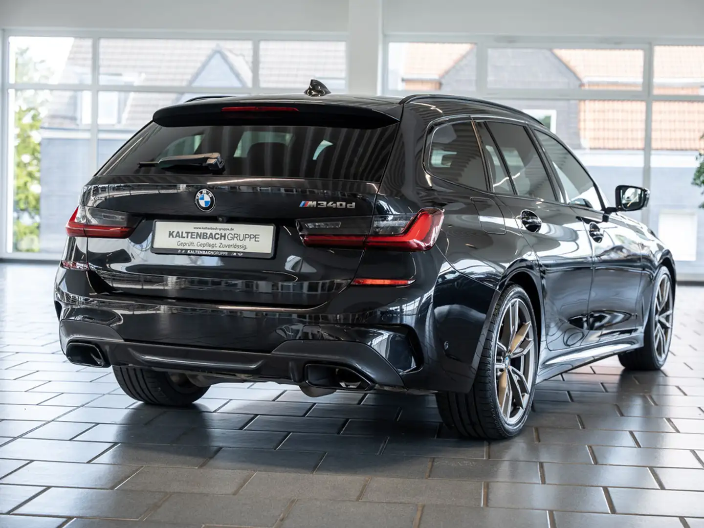 BMW 340 d Touring xDrive PANO AHK HUD 360° LASER LED Schwarz - 2