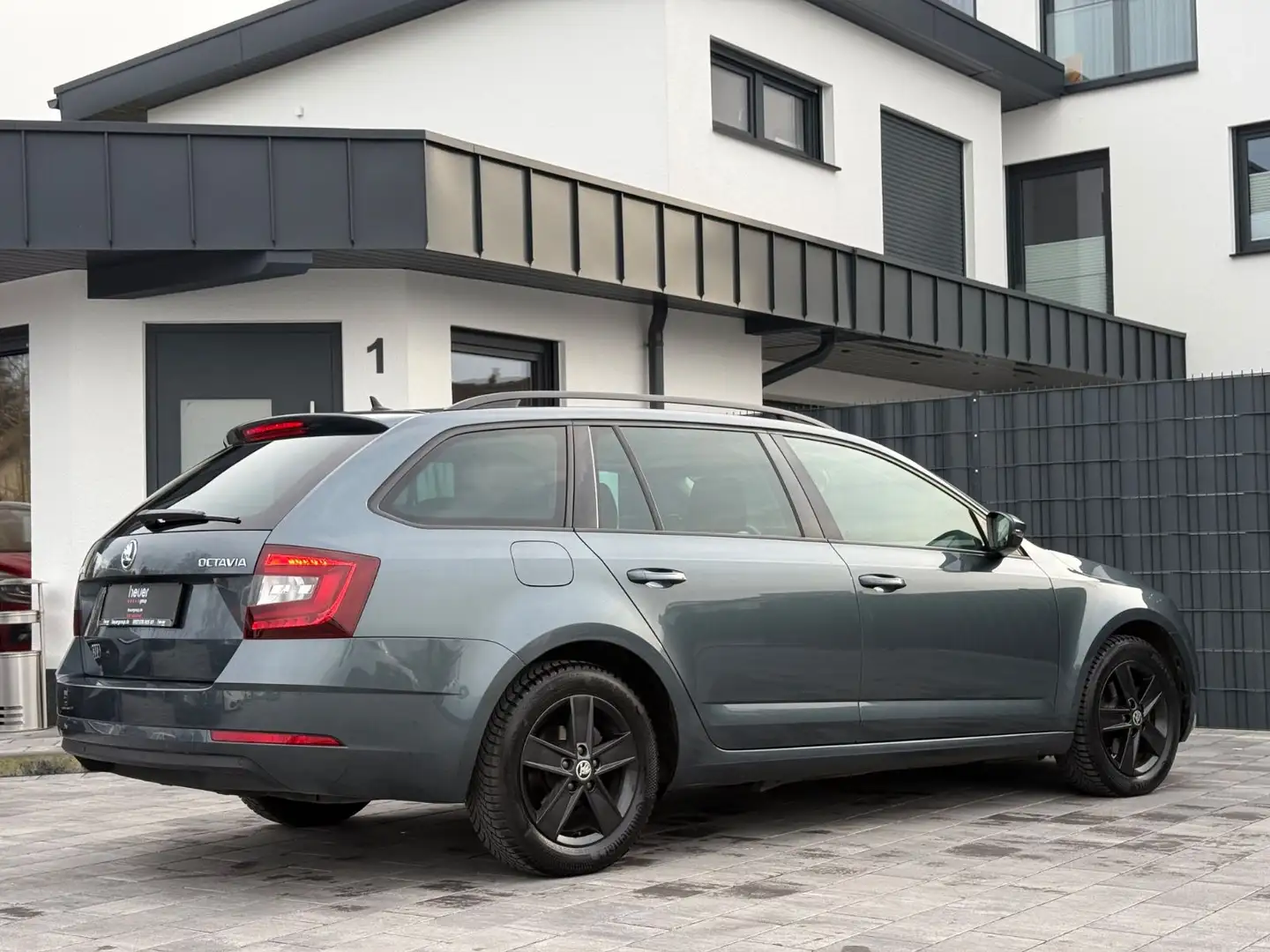 Skoda Octavia Combi Tour 2.0 TDI/LED/ACC/NAVI/SHZ/ Grigio - 2