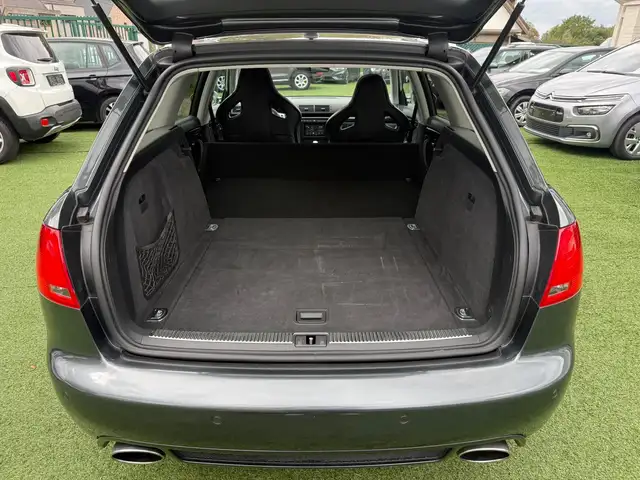 Audi RS4 view 13