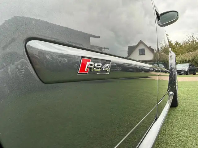 Audi RS4 view 9