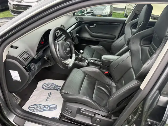 Audi RS4 view 17