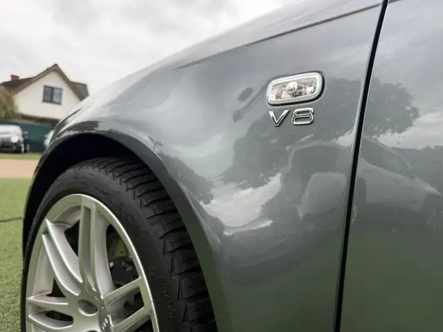 Audi RS4 view 10