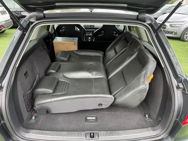 Audi RS4 view 14