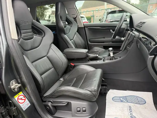 Audi RS4 view 18