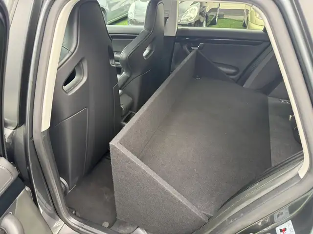 Audi RS4 view 16