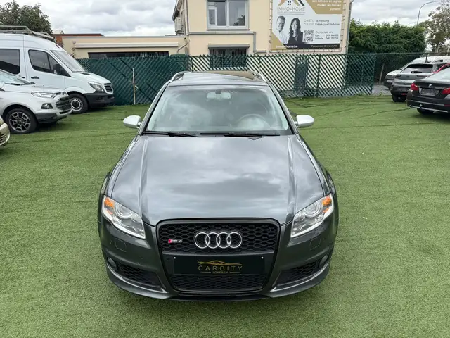 Audi RS4 view 2