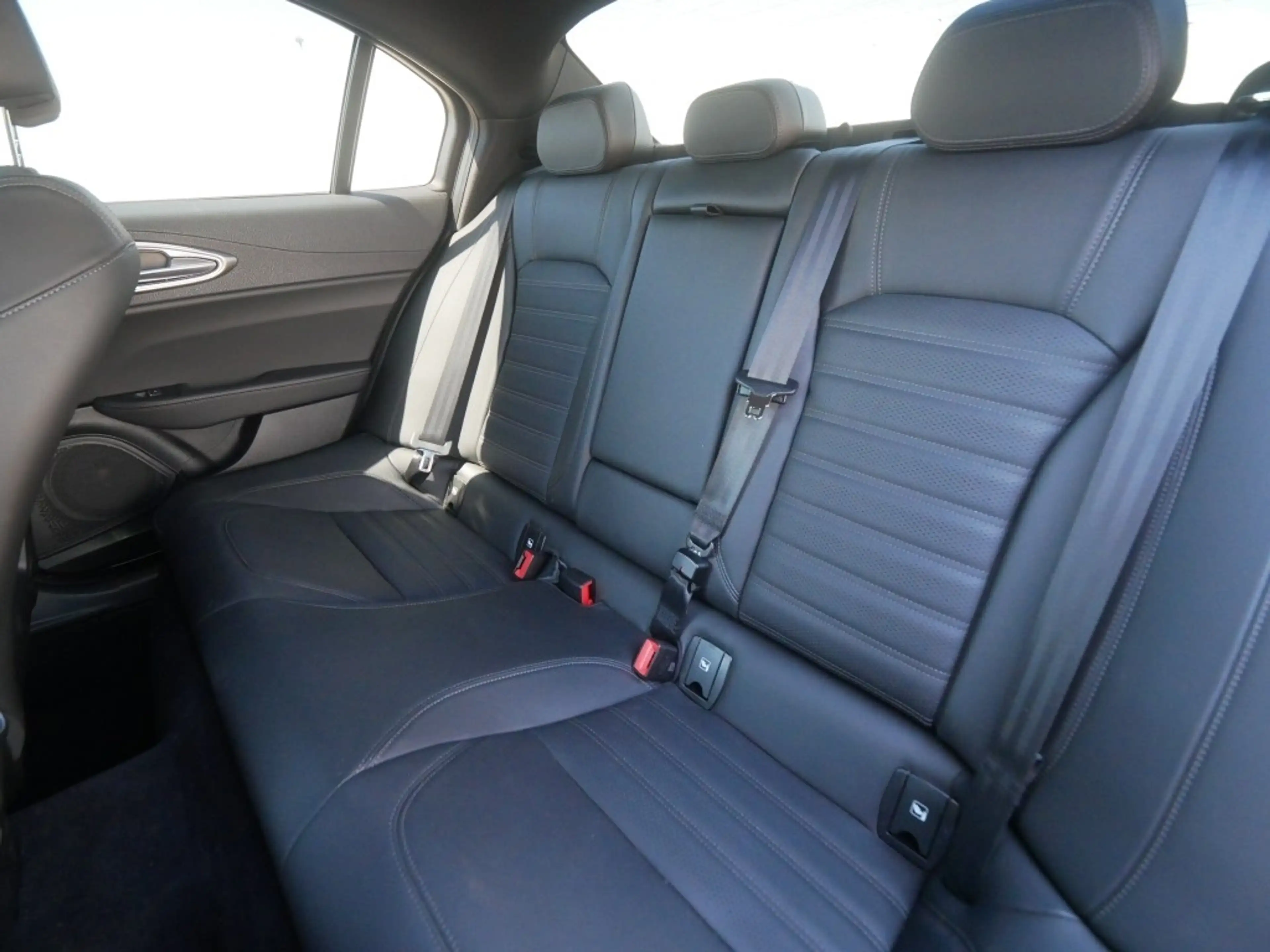Alfa Romeo Giulia VELOCE 2.0 TURBO 16V 280 PS AT TECHNOLOGIE — photo 15