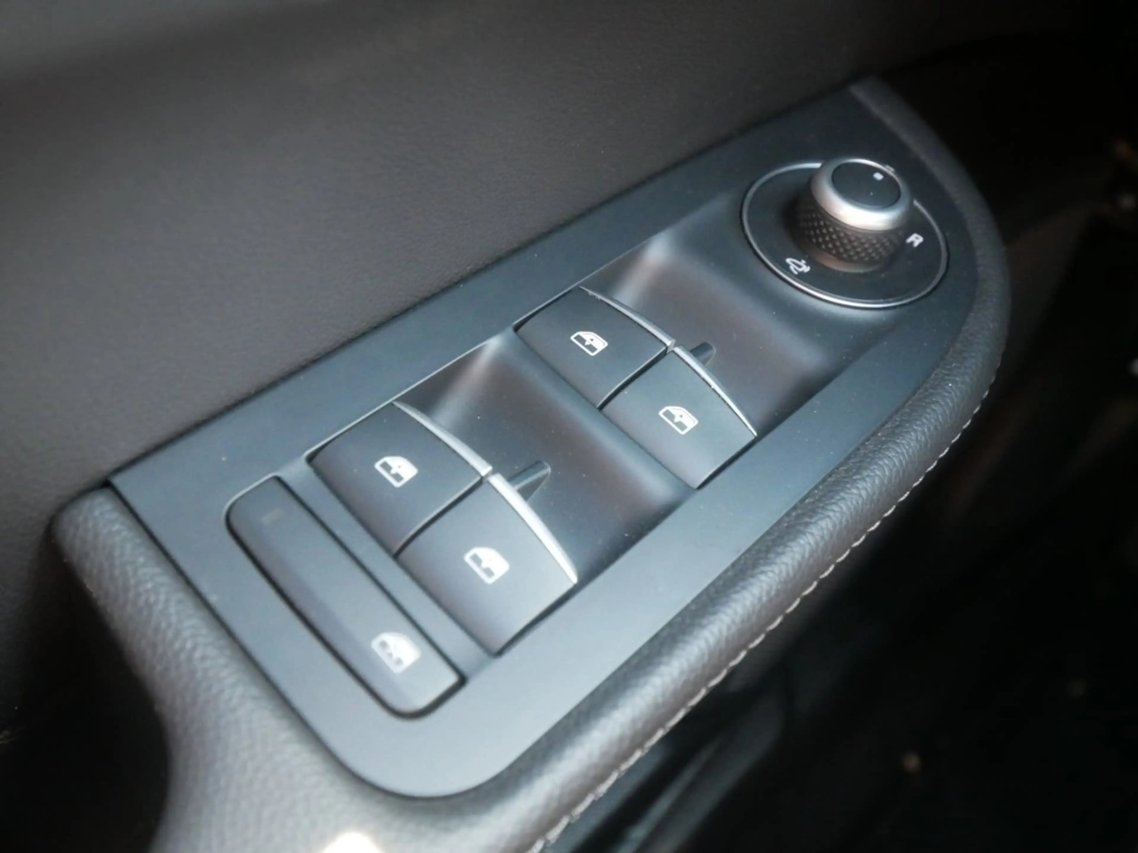 Alfa Romeo Giulia VELOCE 2.0 TURBO 16V 280 PS AT TECHNOLOGIE — photo 12