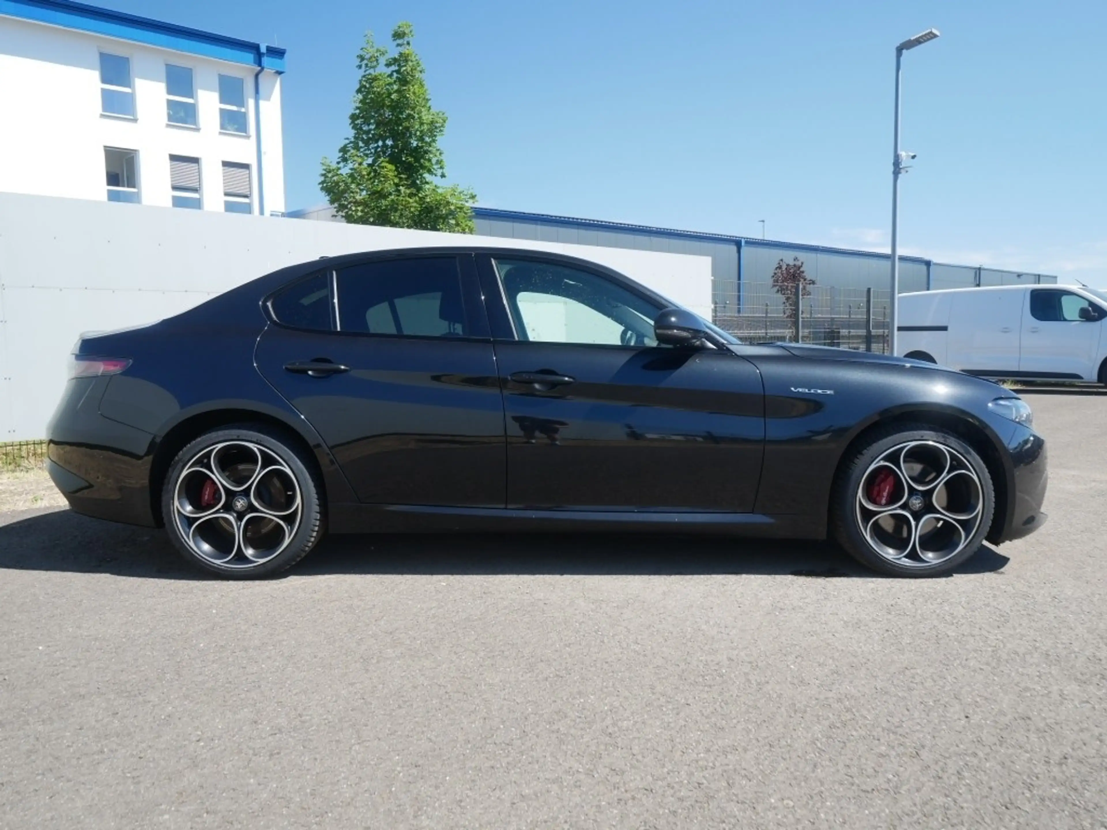 Alfa Romeo Giulia VELOCE 2.0 TURBO 16V 280 PS AT TECHNOLOGIE — photo 2