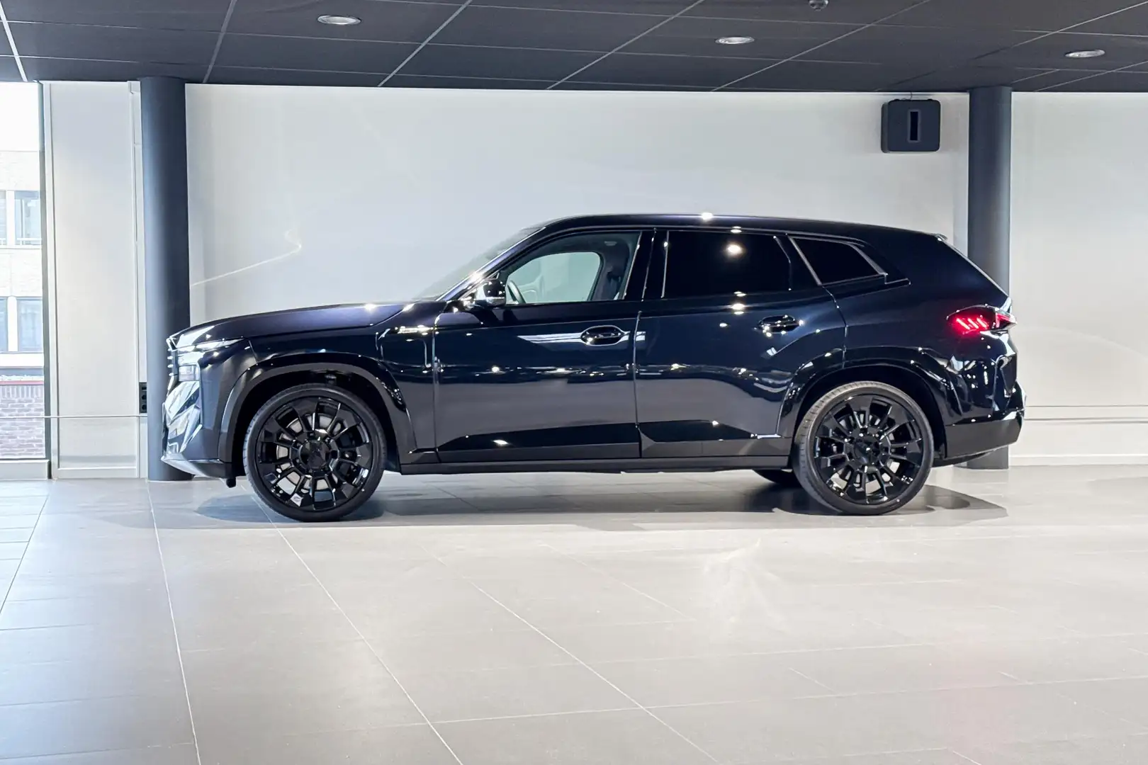 BMW XM PHEV 50e 30 kWh | Bowers & Wilkins | Iconic Glow | Schwarz - 2