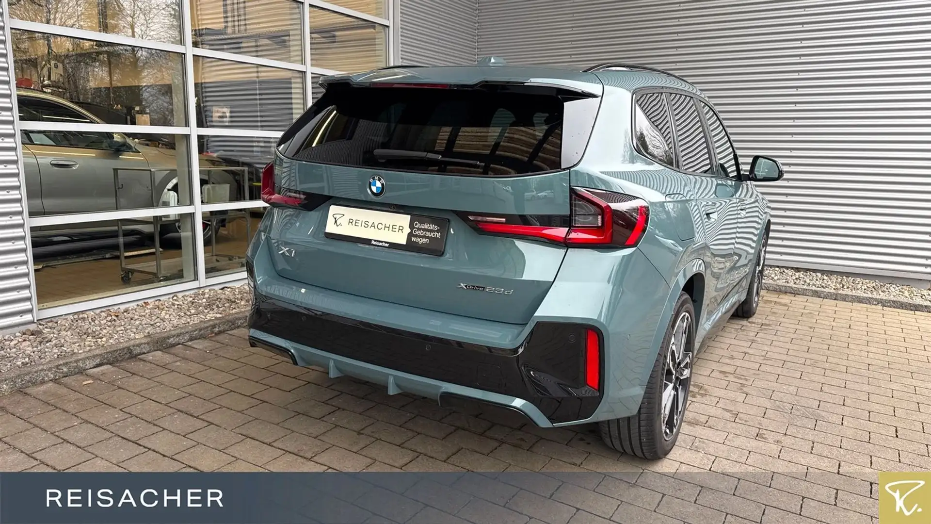 BMW X1 xDrive23dA M-Sport Navi AHK RüKa adLED 19" Grün - 2