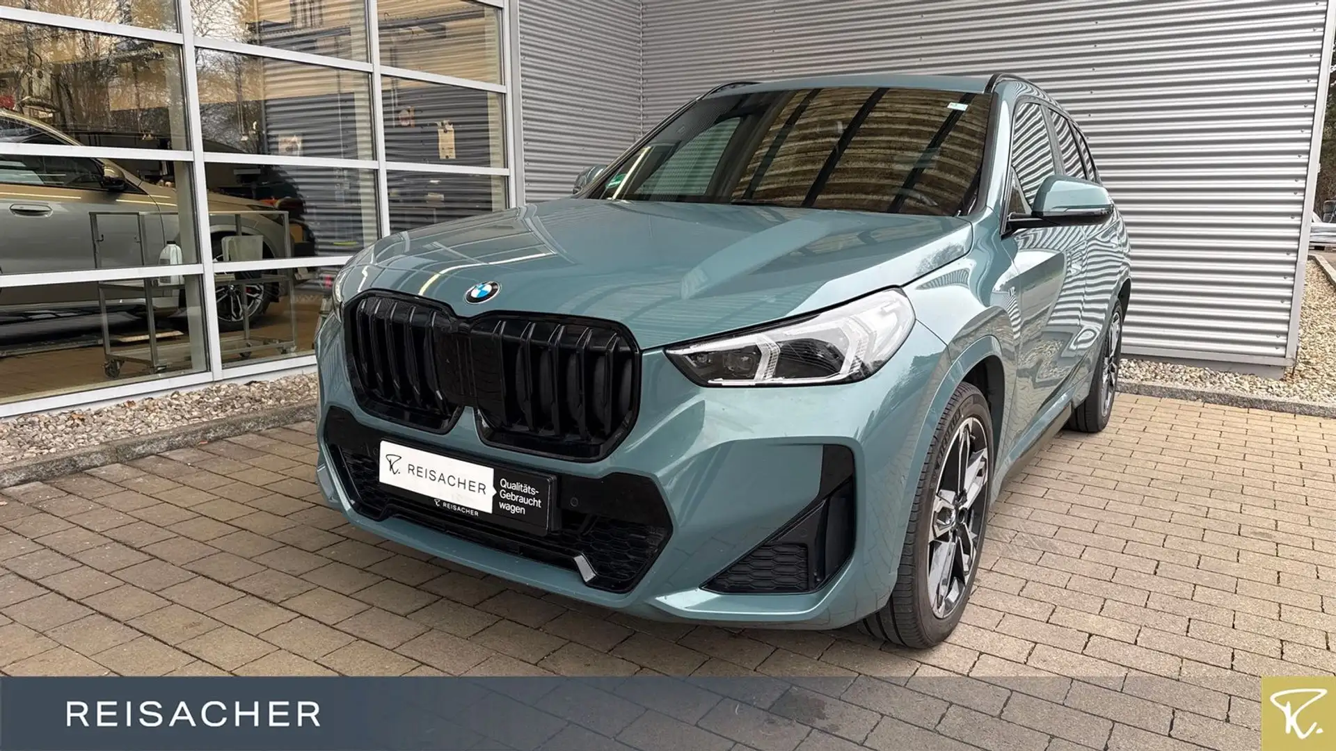 BMW X1 xDrive23dA M-Sport Navi AHK RüKa adLED 19" Grün - 1