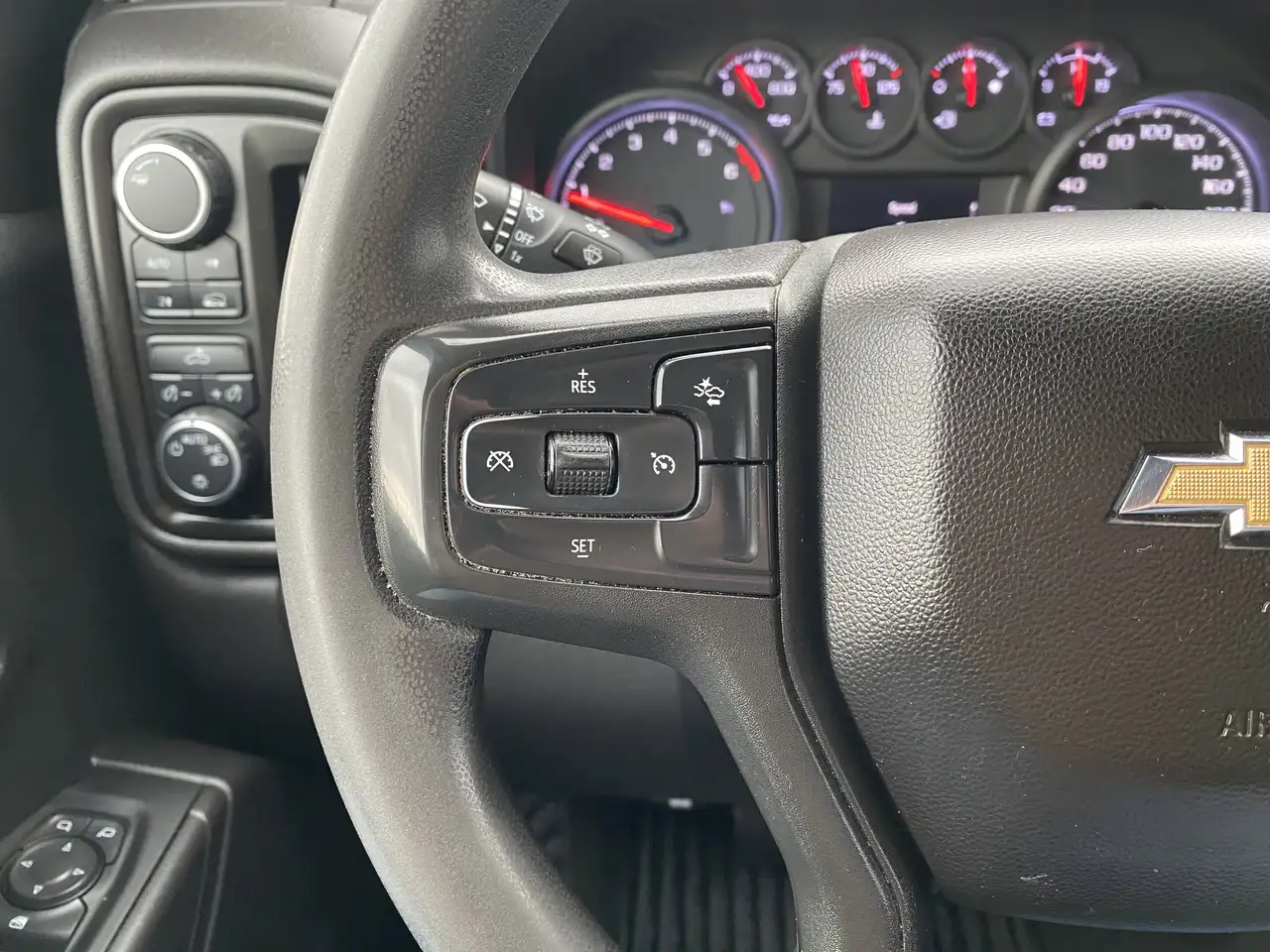 Chevrolet Silverado 1500 снимка Chevrolet Silverado 1500