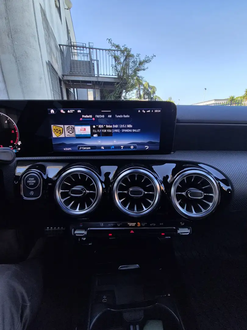 Mercedes-Benz 180 amg line premium plus - 1