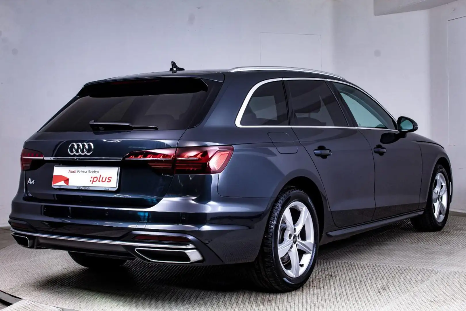 Audi A4 Avant 35 TDI/163 CV S tronic Business Advanced Grigio - 2
