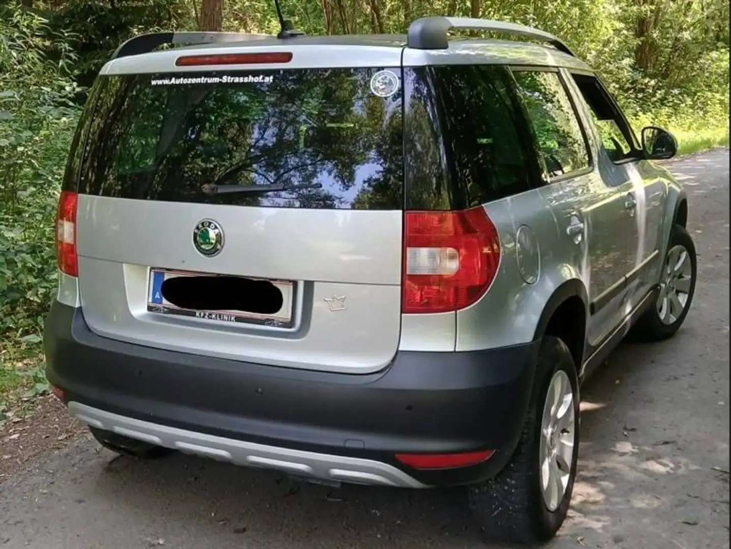Skoda Yeti Yeti 2,0 TDI 4x4 DSG Silber - 2