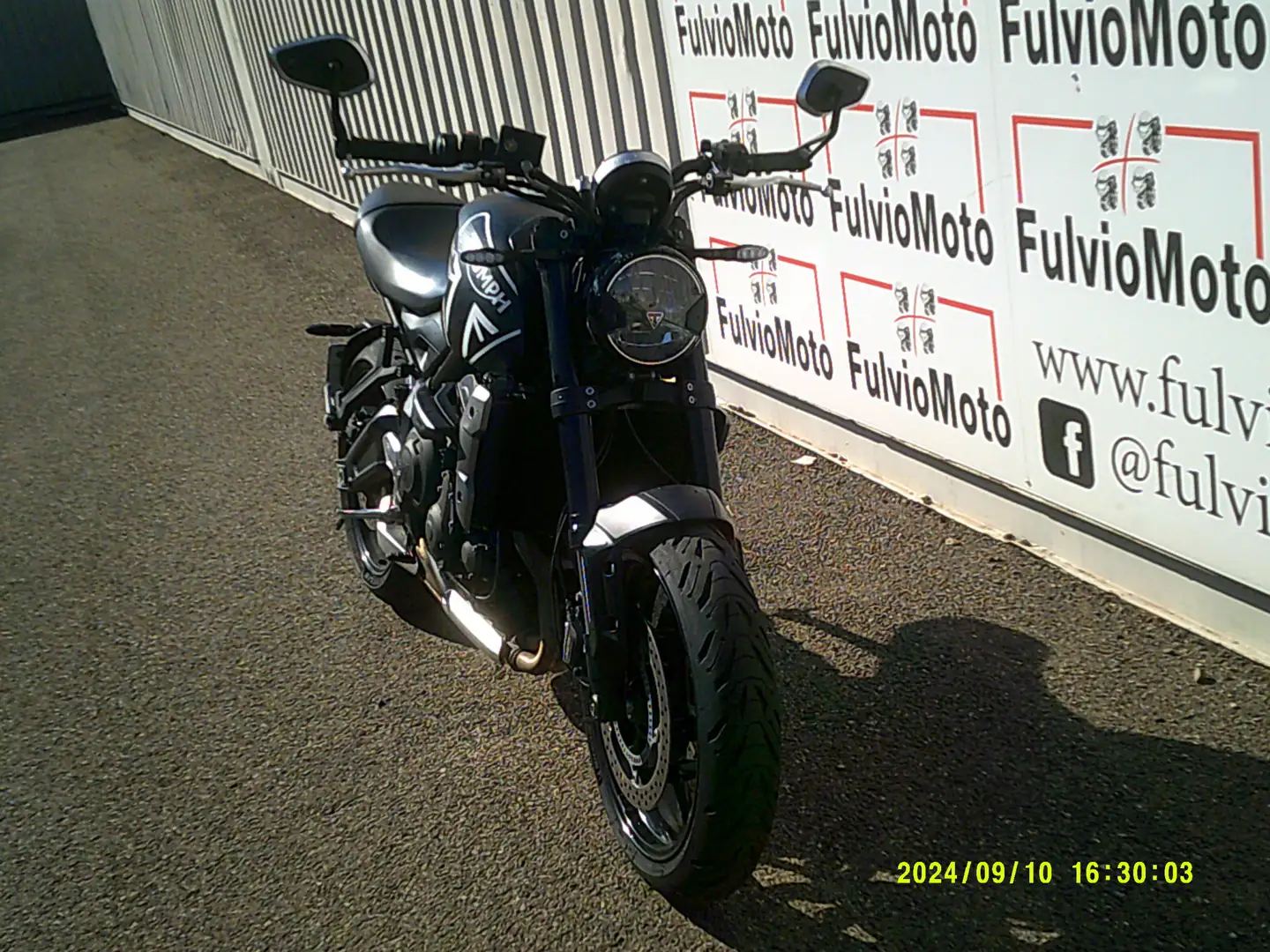 Triumph Trident 660 - 1