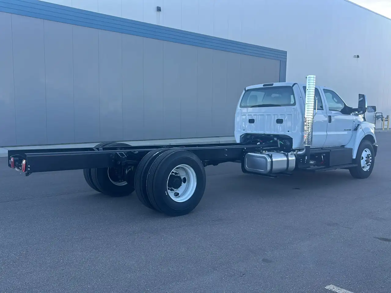 Ford F-750 Super Duty снимка Ford F-750 Super Duty