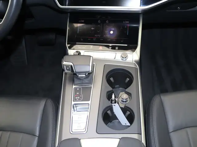 Audi A6 view 12