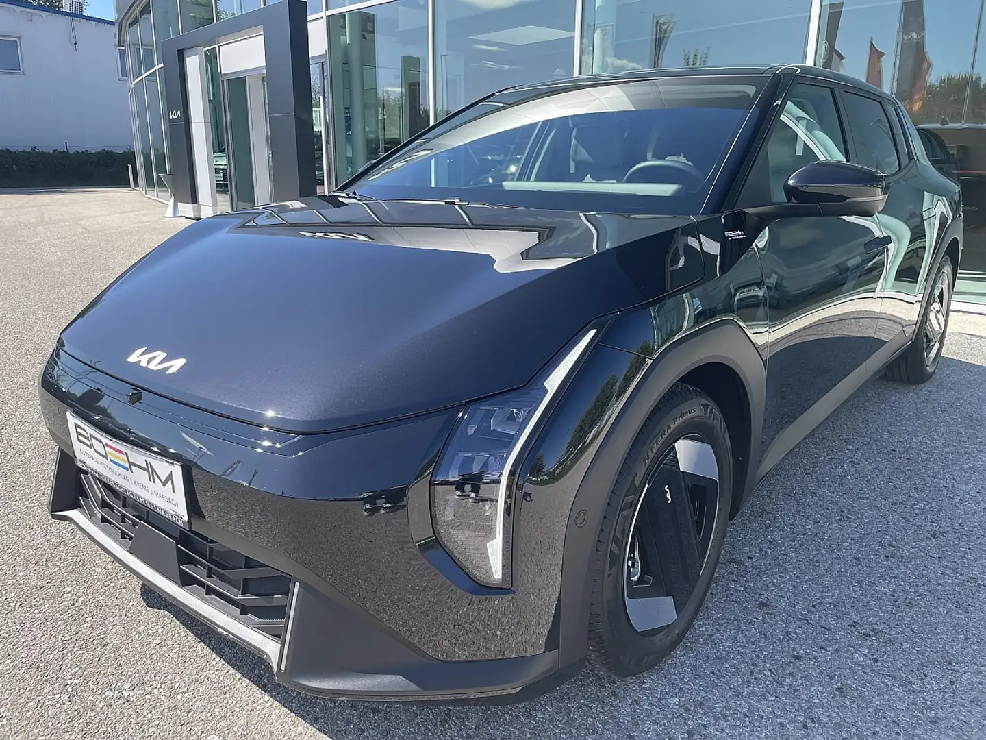 Kia EV4 Hatchback Earth Plus Schwarz - 1