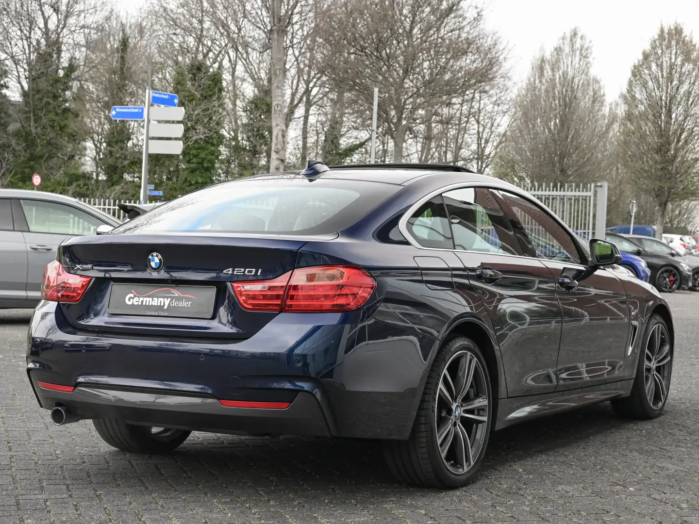 BMW 420 4-serie Gran Coupé 420i 184pk xDrive M-Sportpakket Blauw - 2