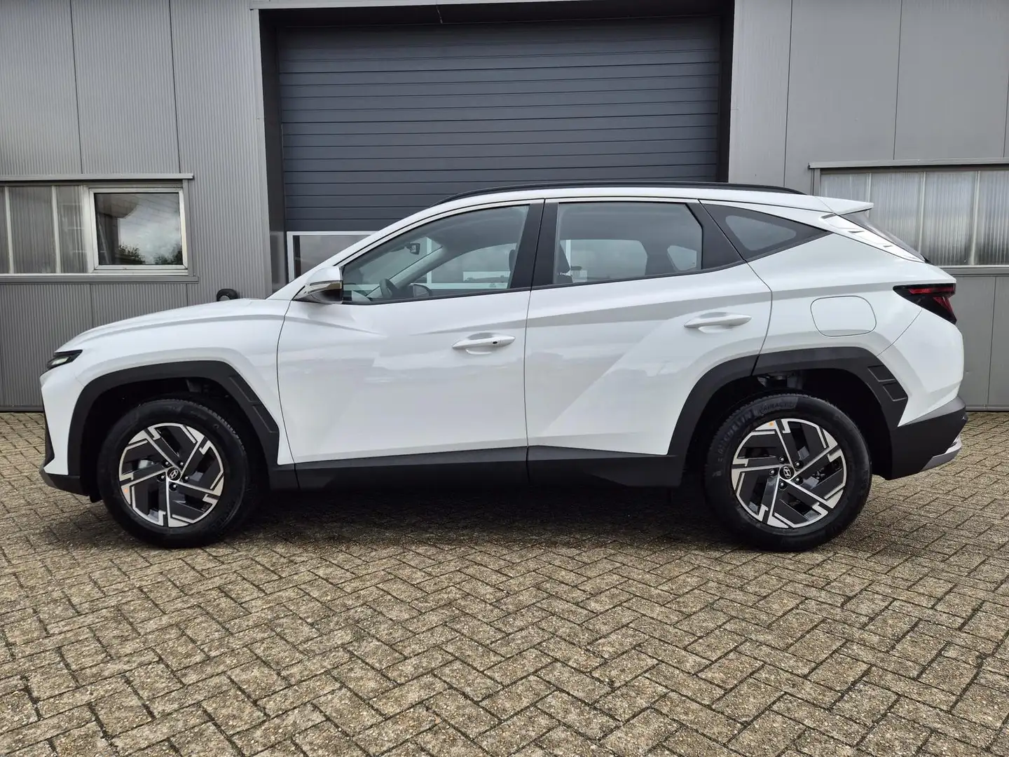 Hyundai TUCSON 1.6 T-GDI 160PS Sitzheizung Lenkradheizung Klimaau Weiß - 2