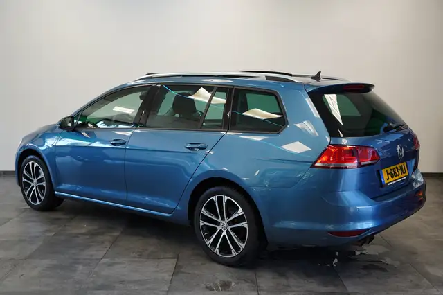 Volkswagen Golf view 3