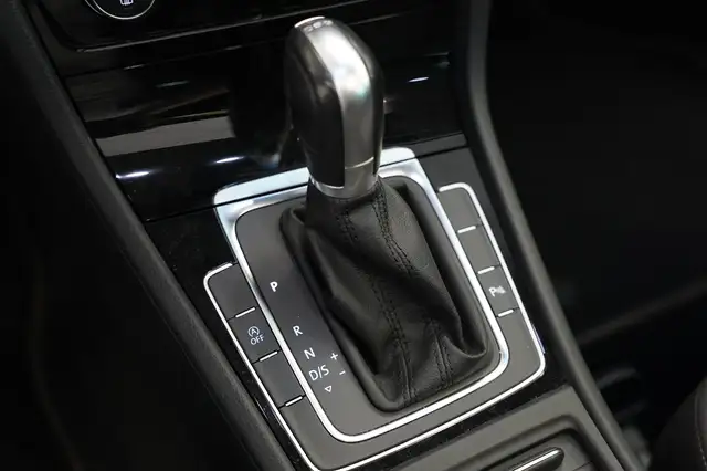 Volkswagen Golf view 11