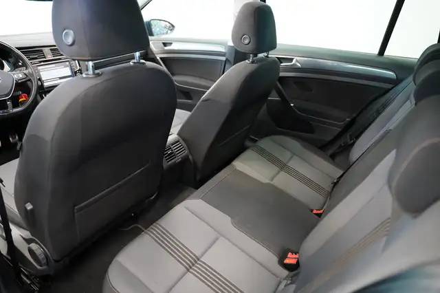 Volkswagen Golf view 18