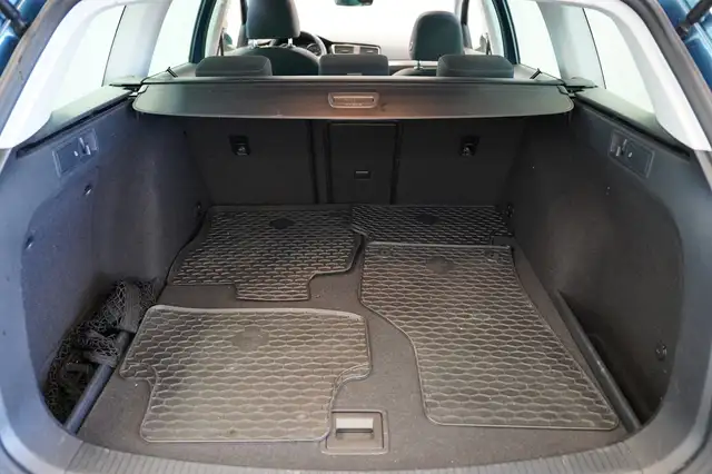 Volkswagen Golf view 20