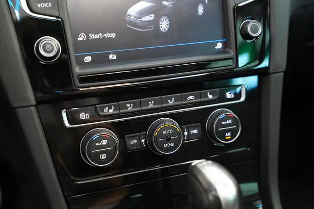 Volkswagen Golf view 12