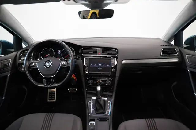 Volkswagen Golf view 6