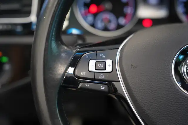 Volkswagen Golf view 8
