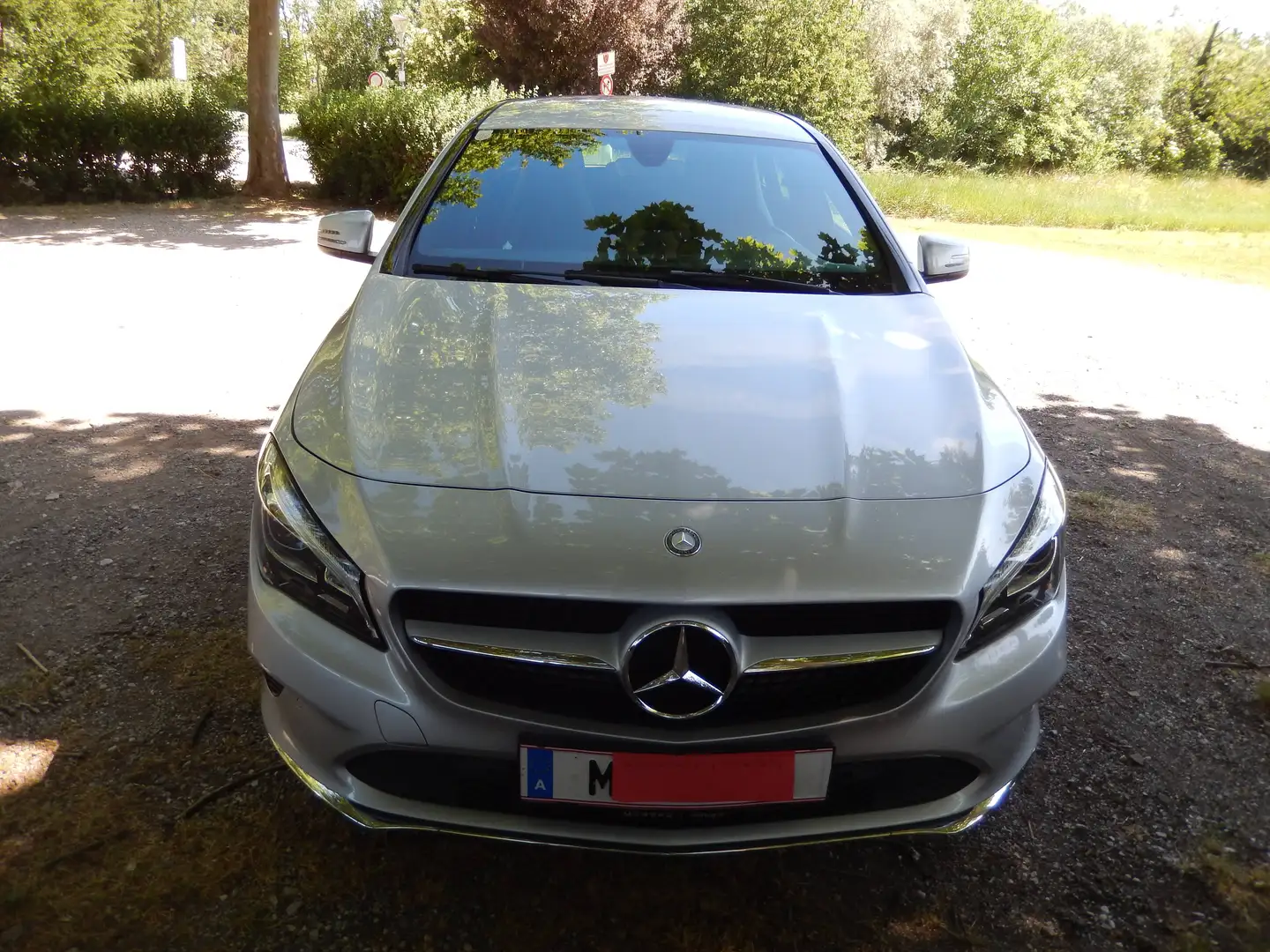 Mercedes-Benz CLA 180 Mercedes Benz CLA 180 Shooting Brake Autom. 122 PS Grau - 2