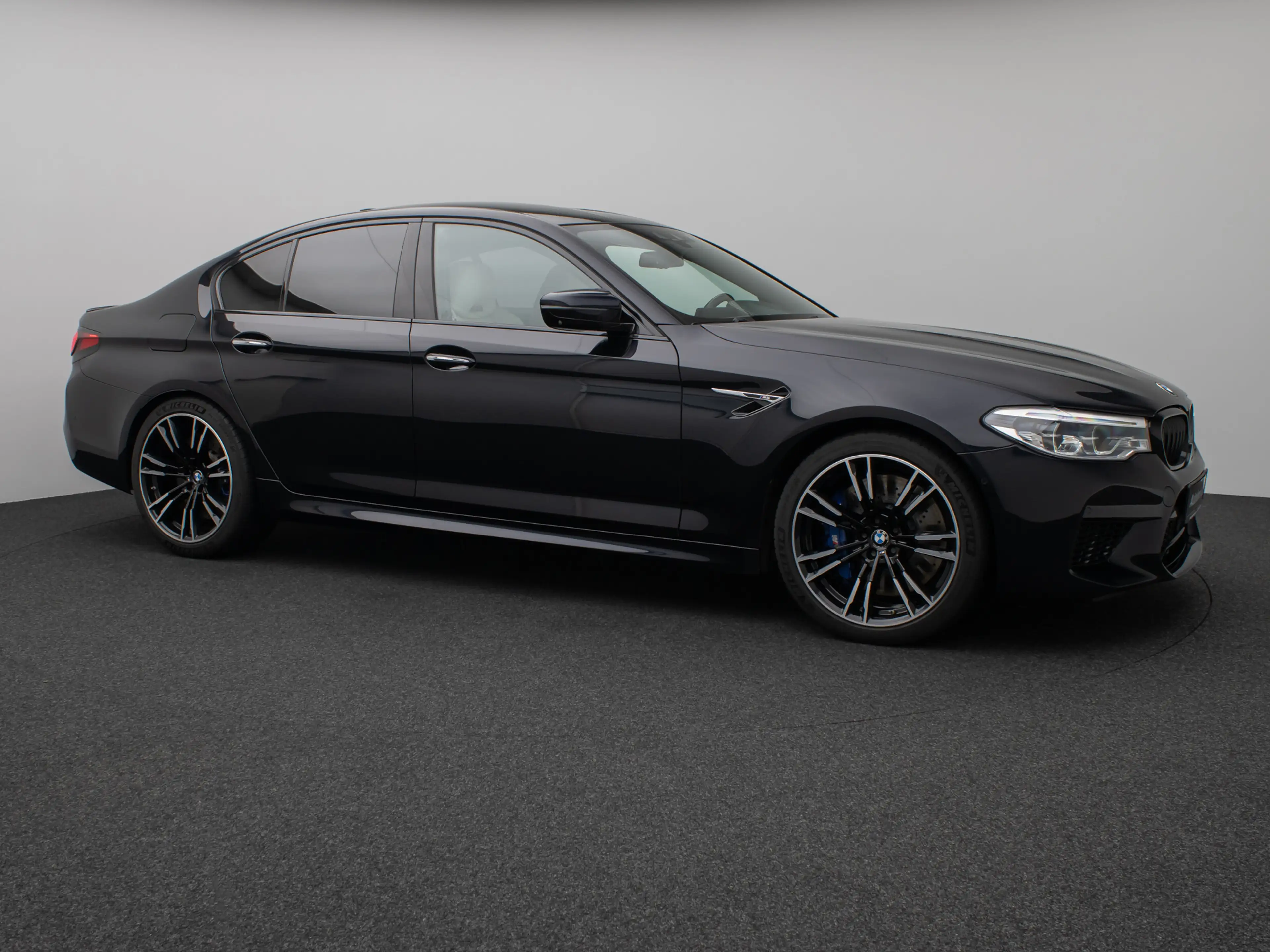 BMW M5 xD 360°HUD DAB B&W SoftCl Massage Komfort — photo 4