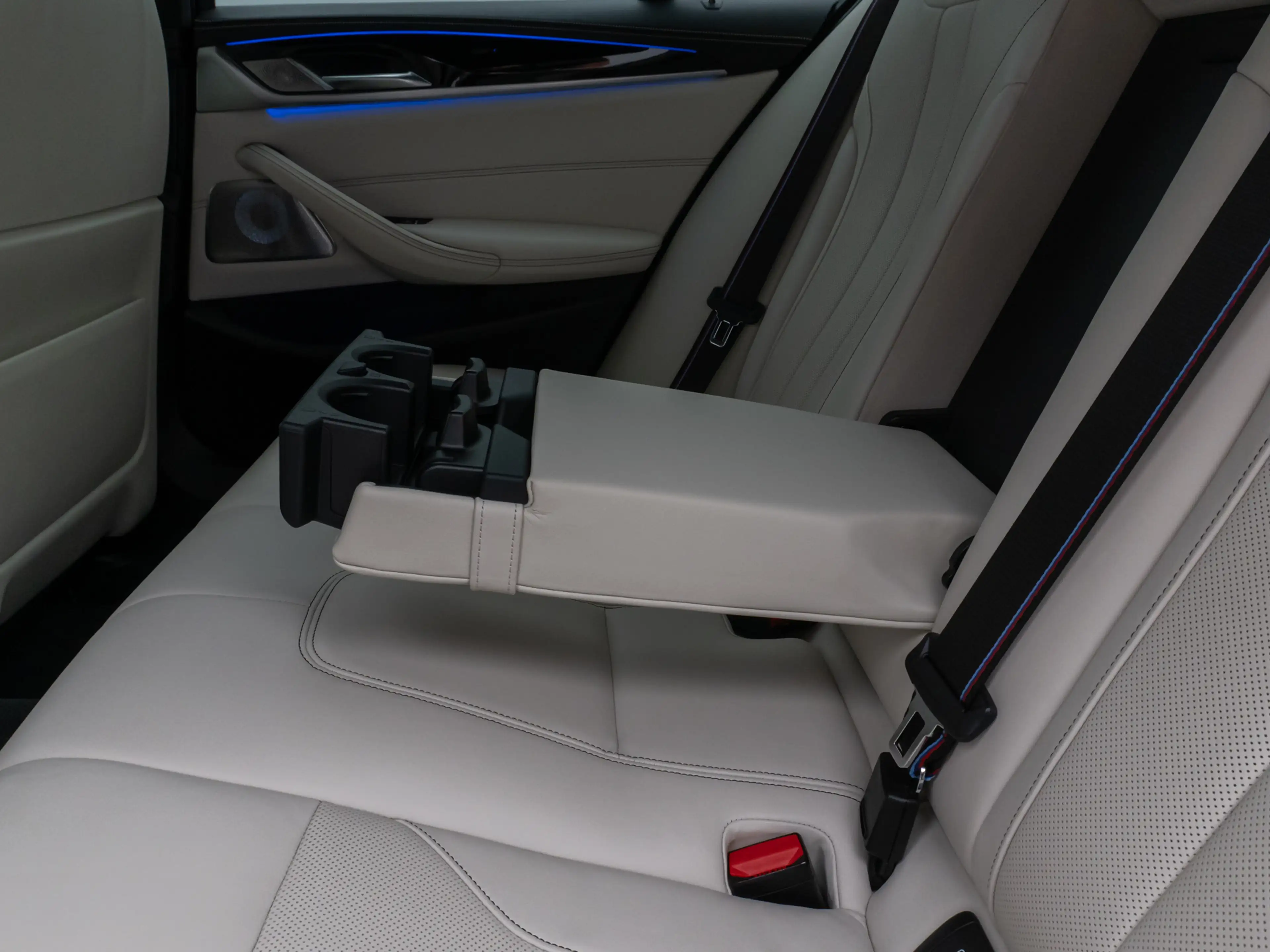 BMW M5 xD 360°HUD DAB B&W SoftCl Massage Komfort — photo 27
