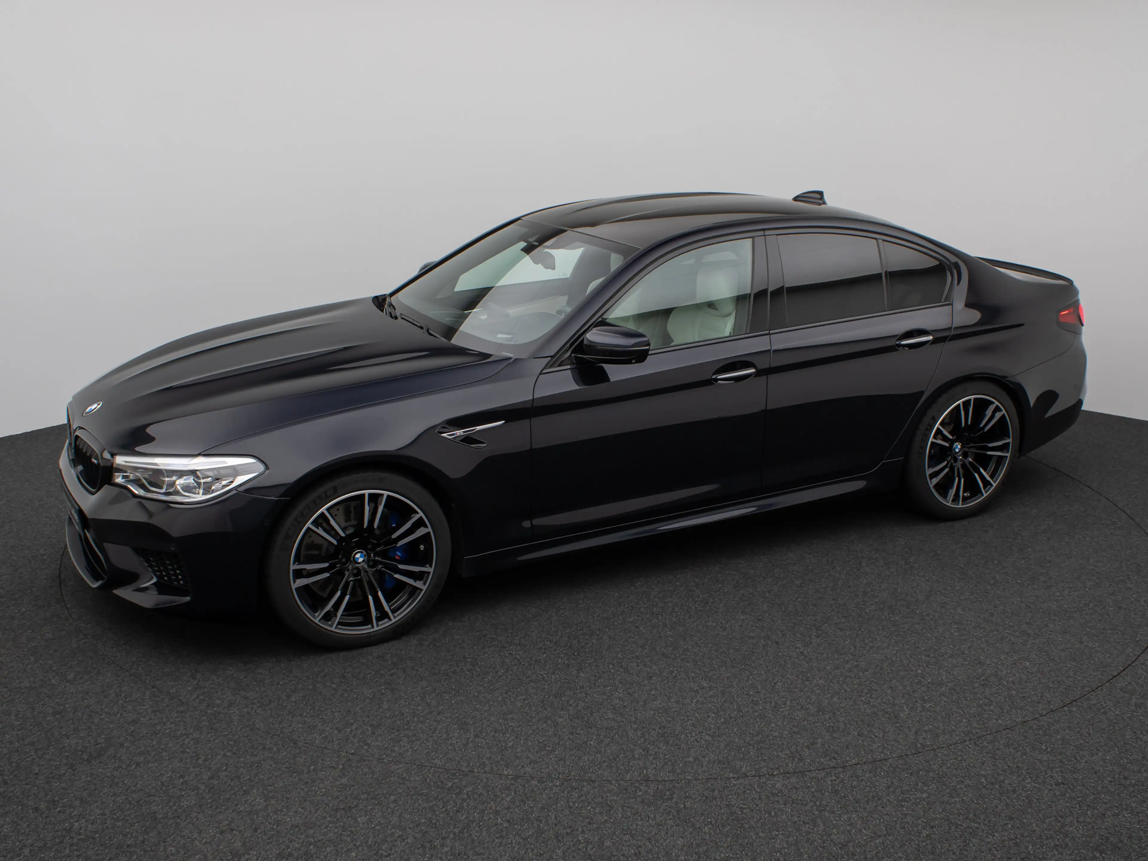 BMW M5 xD 360°HUD DAB B&W SoftCl Massage Komfort — photo 12