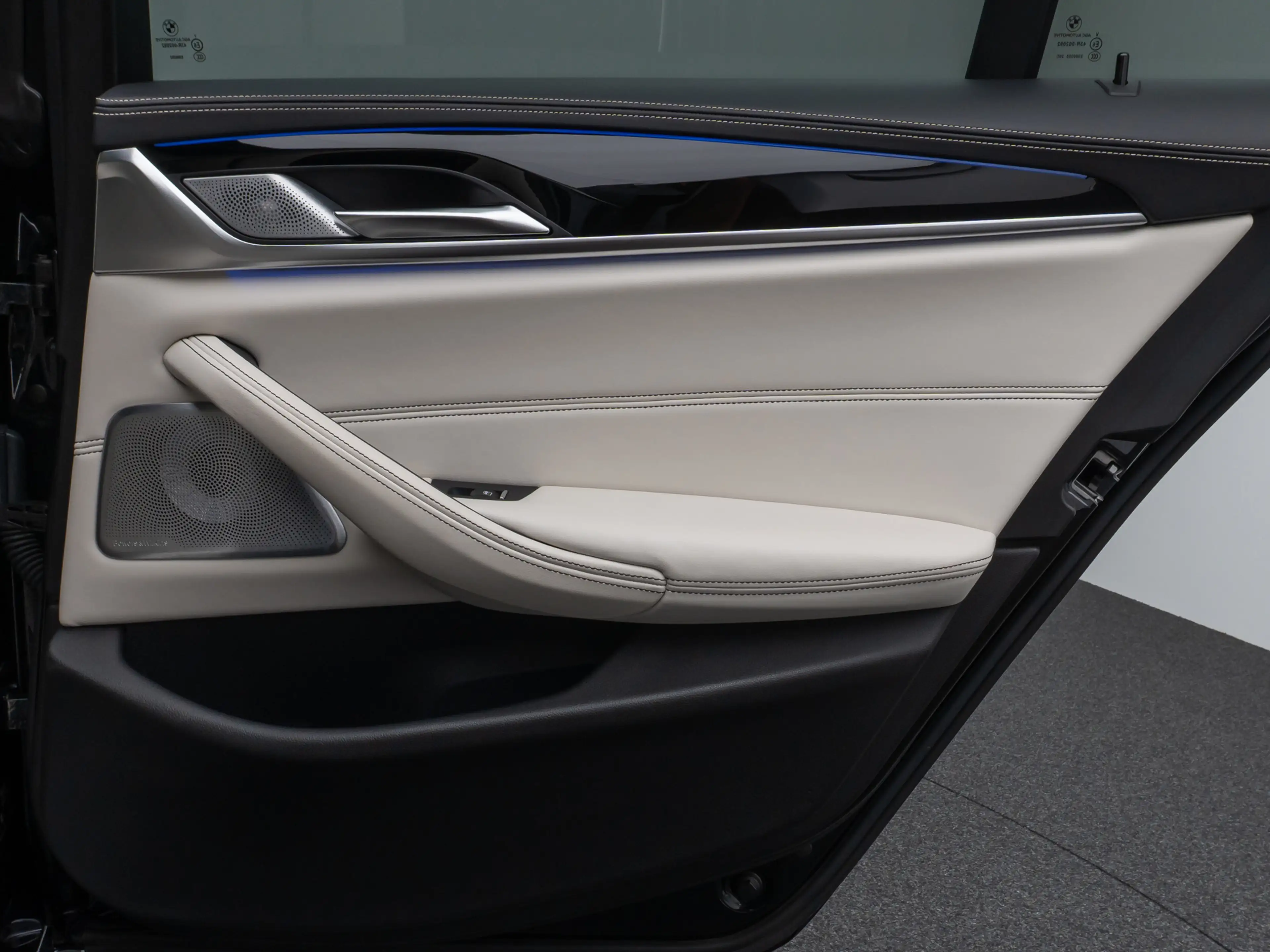BMW M5 xD 360°HUD DAB B&W SoftCl Massage Komfort — photo 31