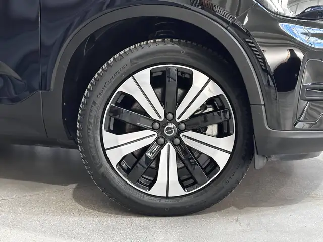 Volvo XC40 view 8