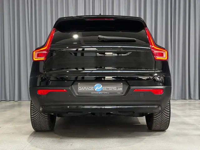 Volvo XC40 view 4