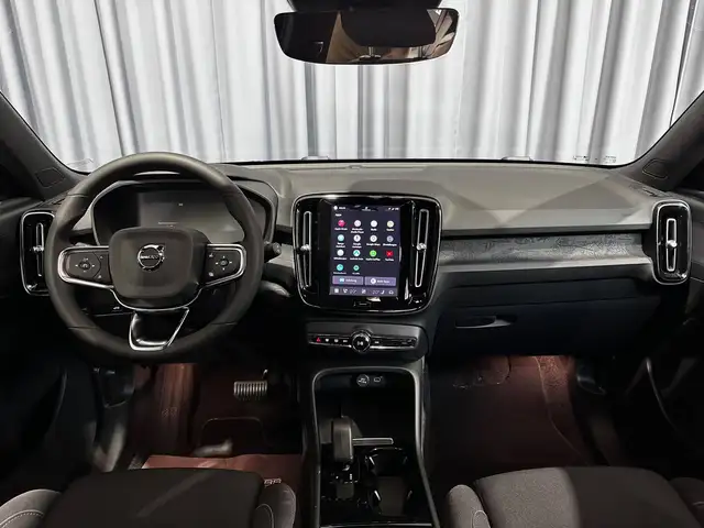 Volvo XC40 view 12