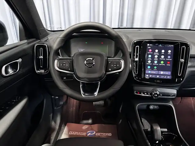 Volvo XC40 view 16