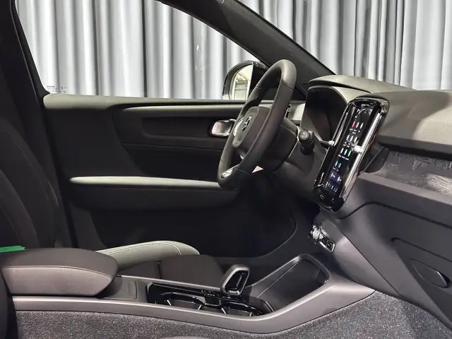 Volvo XC40 view 11