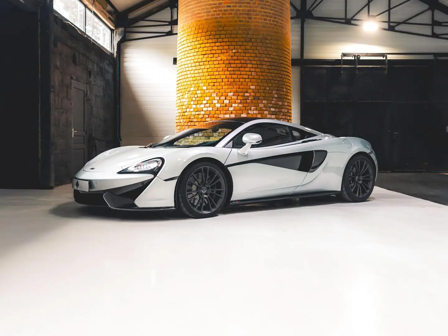 McLaren 570S McLaren 570S Coupé V8 3.8 570 ch Plateado - 1