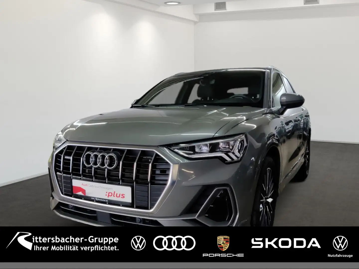 Audi Q3 35 TDI quattro s-line BusiPaket Navi LED Šedá - 1