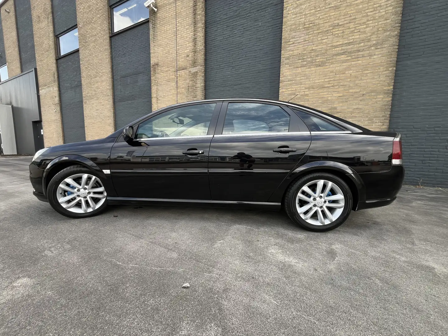 Opel Vectra 1.8 Business Sport GTS - 2