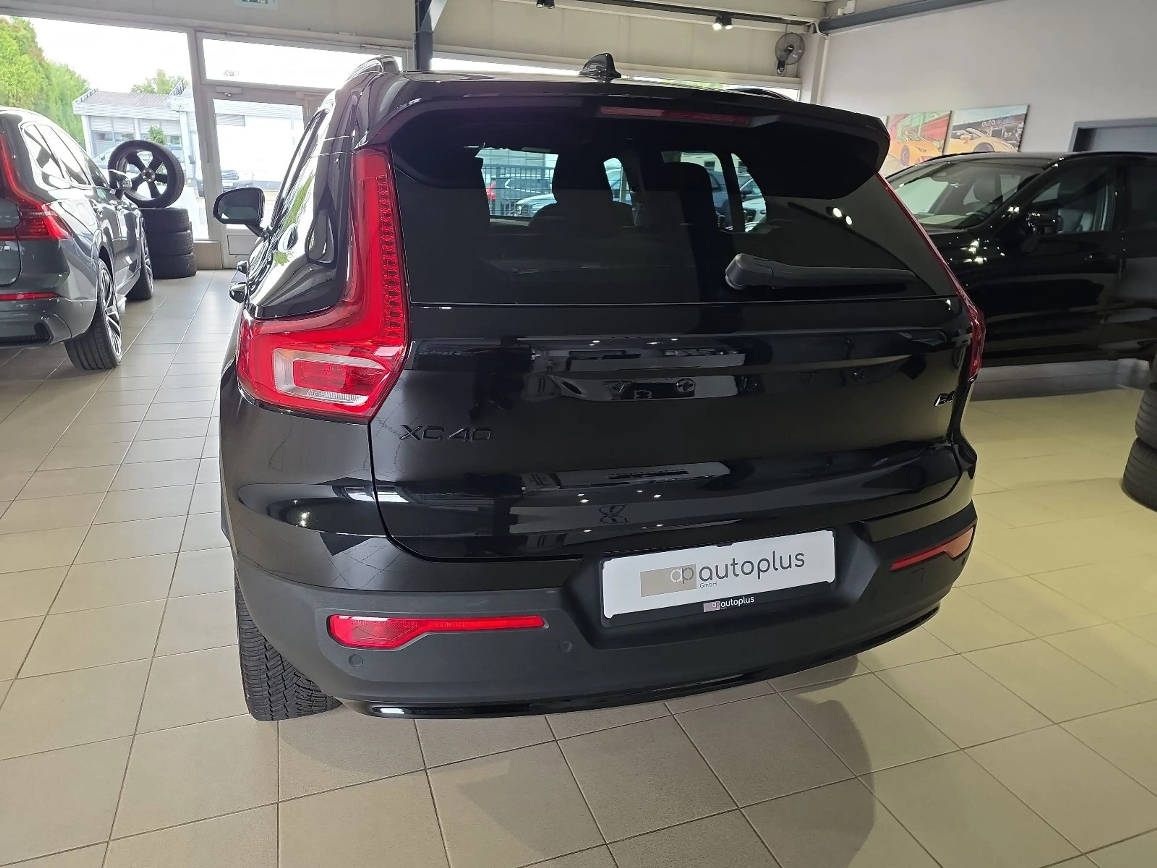 Volvo XC40 B4 Plus Black Edition ACC BLIS Pano 360° — photo 9