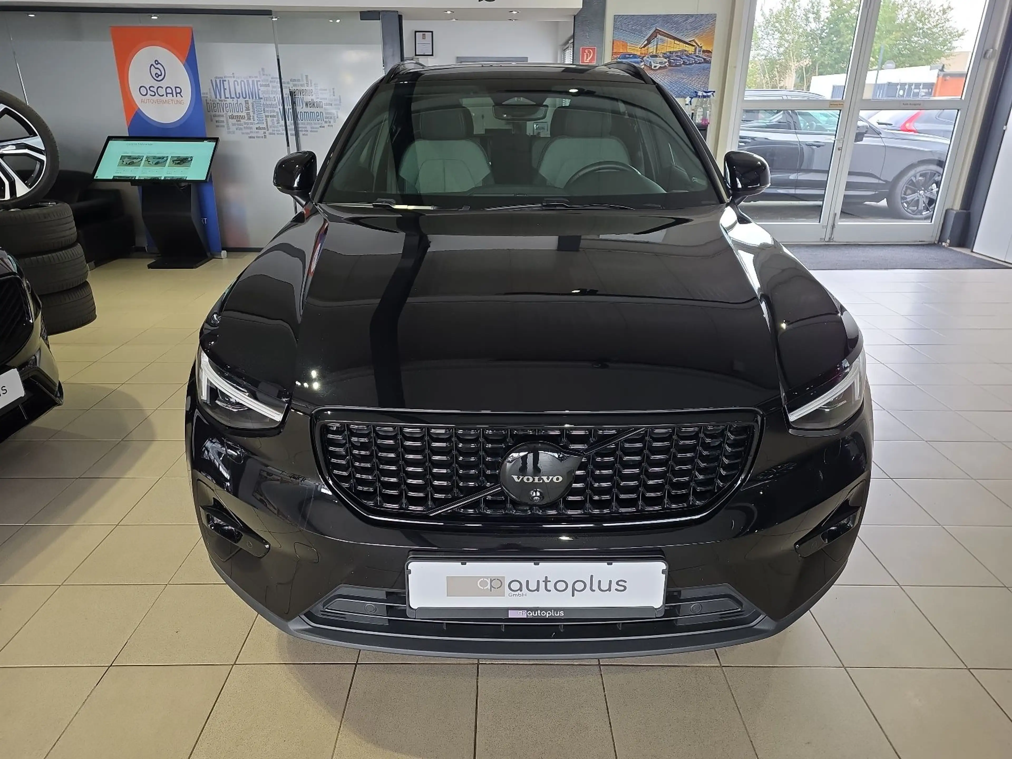 Volvo XC40 B4 Plus Black Edition ACC BLIS Pano 360° — photo 3