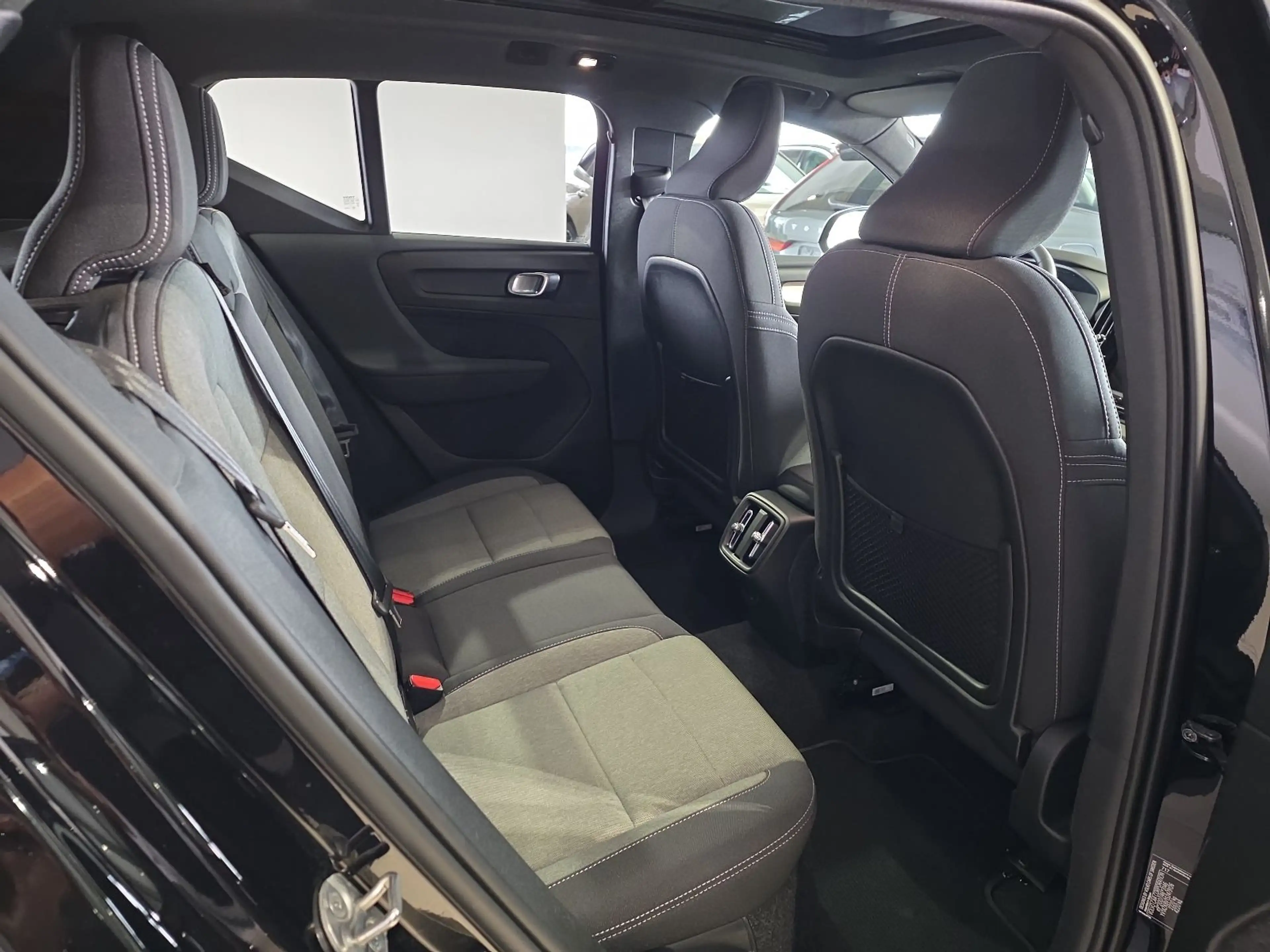 Volvo XC40 B4 Plus Black Edition ACC BLIS Pano 360° — photo 13