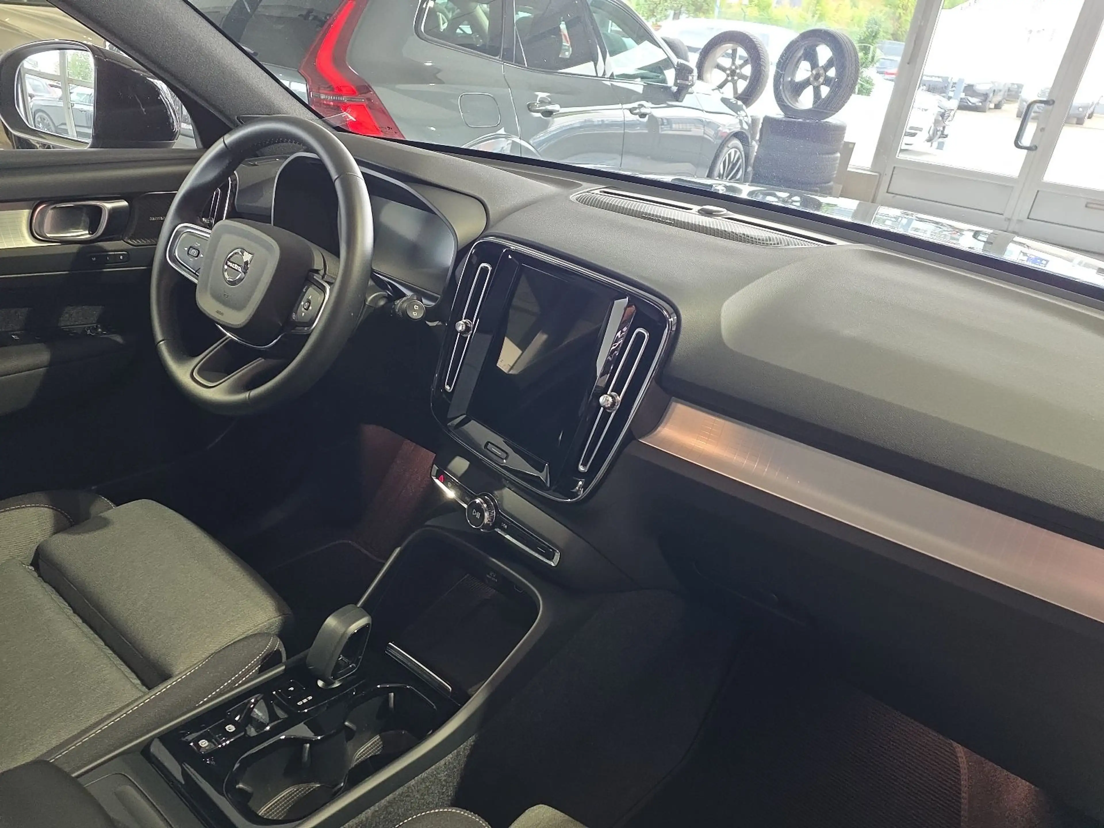 Volvo XC40 B4 Plus Black Edition ACC BLIS Pano 360° — photo 12